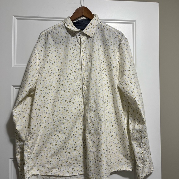 Claiborne White and Yellow Casual Button Down Shirt - Picture 1 of 16